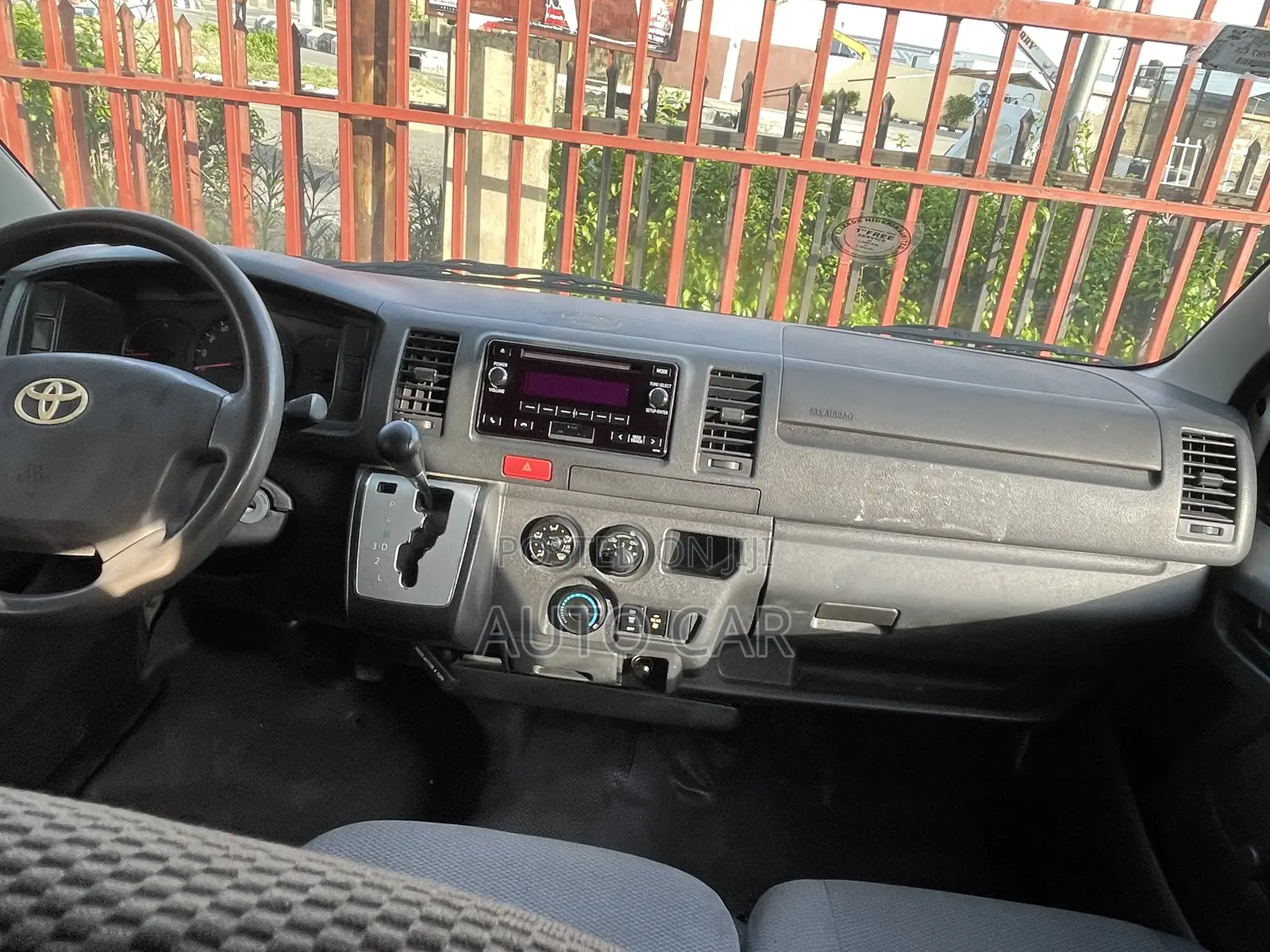 Toyota HiAce 2014 White