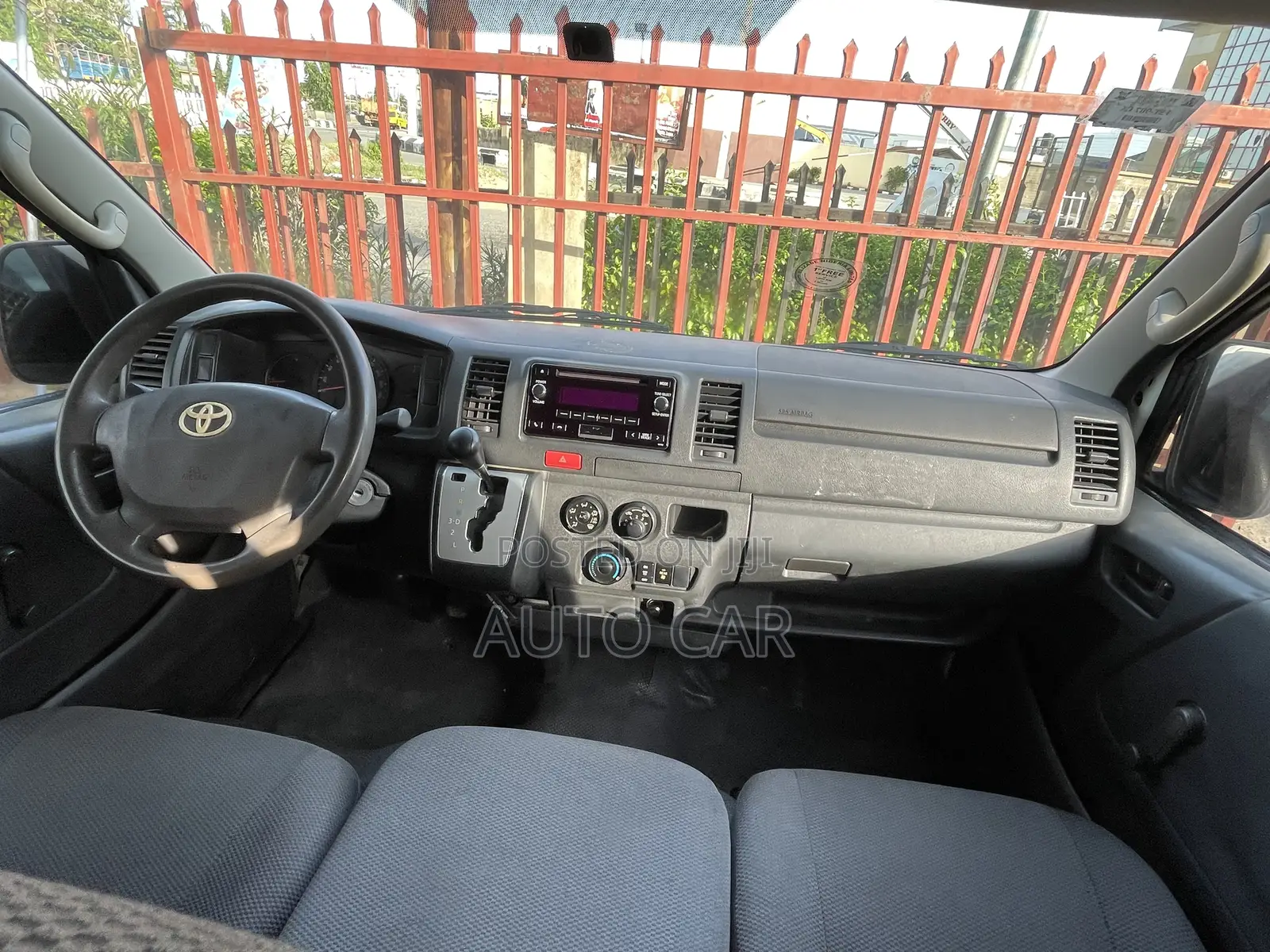 Toyota HiAce 2014 White