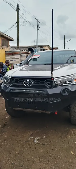 Toyota Hilux Rugged 4x4 2019 White