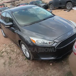 Ford Focus SE 4dr Hatchback (2.0L 4cyl 5M) 2015 Gray