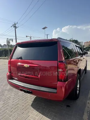 Chevrolet Suburban LT 4dr SUV 4WD (5.3L 8cyl 6A) 2015 Red