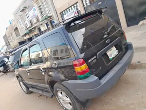 Ford Escape 2004 Black