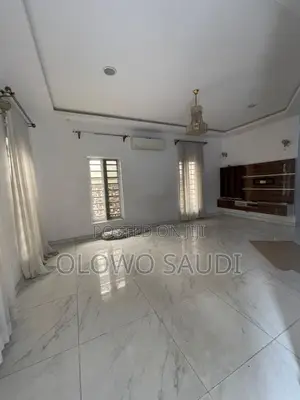 5bdrm Duplex in Chevron for rent