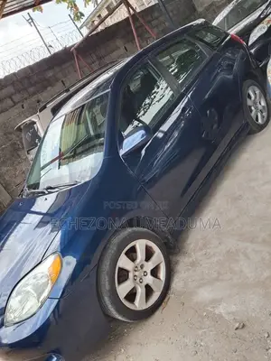 Toyota Matrix XR Hatchback FWD (1.8L 4cyl 4A) 2005 Blue