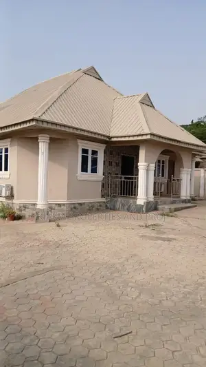 4bdrm Bungalow in Amoje, Akala Express for sale