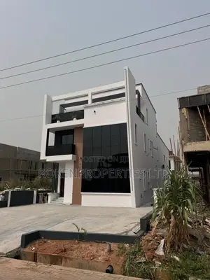 5bdrm Penthouse in Engr Lere Adigun, Basorun for sale
