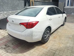 Toyota Corolla LE 4dr Sedan (1.8L 4cyl CVT) 2015 White