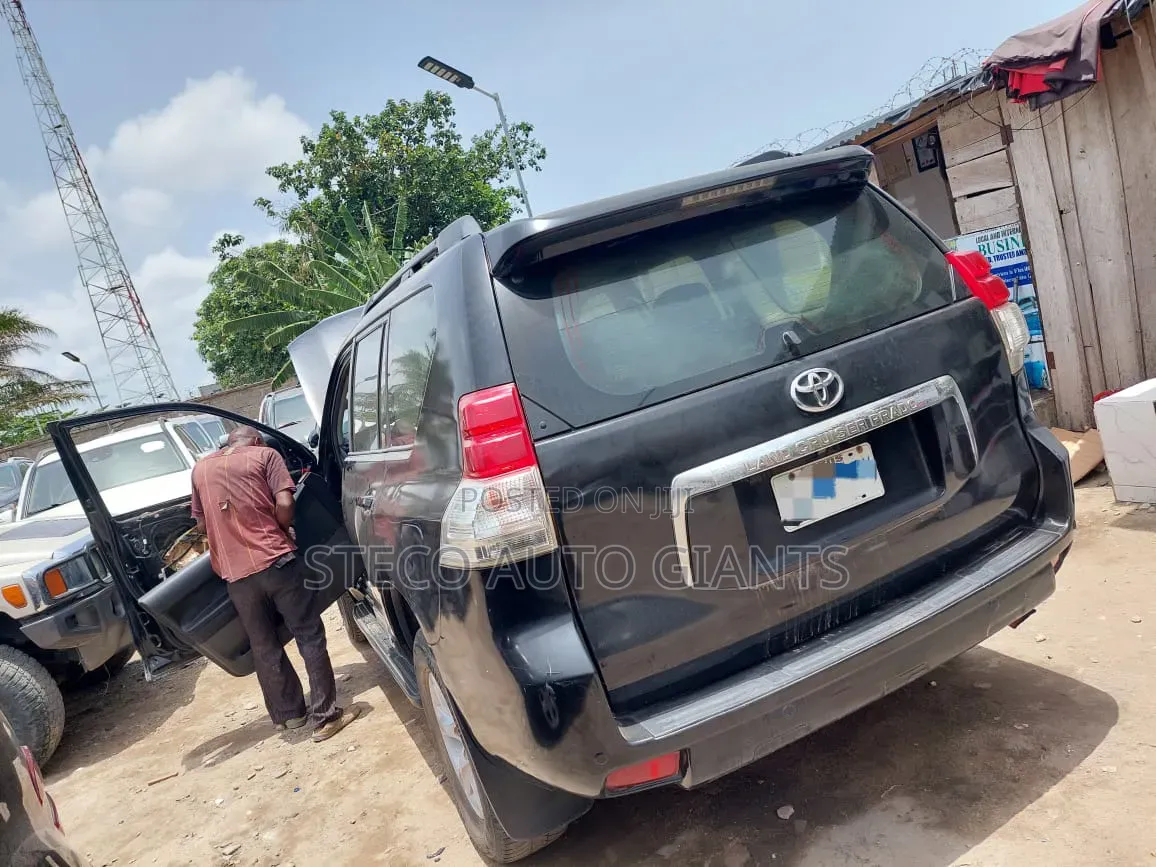 Toyota Land Cruiser Prado 2011 Black