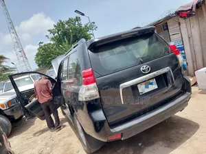 Toyota Land Cruiser Prado 2011 Black
