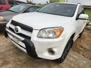 Toyota RAV4 2010 White