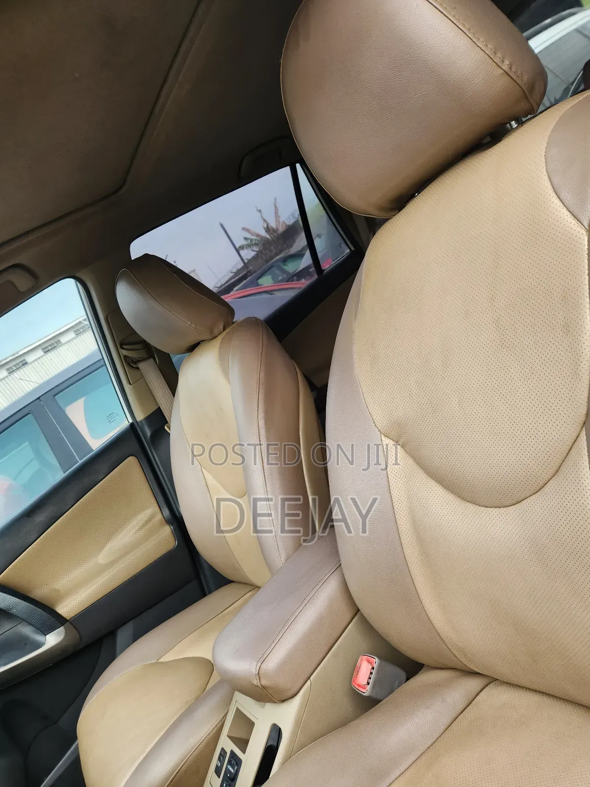 Toyota RAV4 2010 White