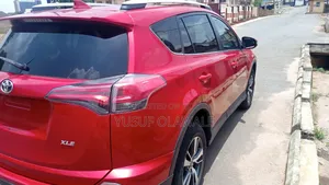 Toyota RAV4 XLE AWD (2.5L 4cyl 6A) 2016 Red