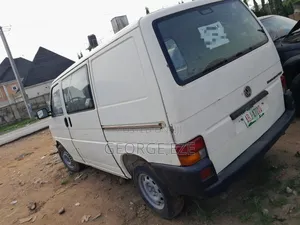 Volkswagen Transporter 2004 White