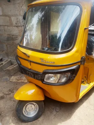 TVS King Deluxe Plus iTouch Start 2025 Yellow