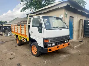 Toyota Dyna 150 Company Used Dropped Sided Bucket
