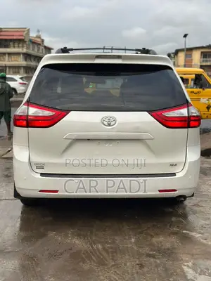 Toyota Sienna Limited Premium 7 Passenger (3.5L 6cyl 8A) 2017 White