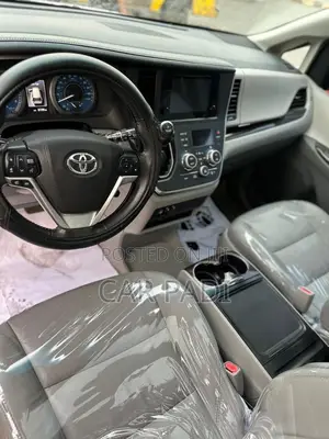 Toyota Sienna Limited Premium 7 Passenger (3.5L 6cyl 8A) 2017 White