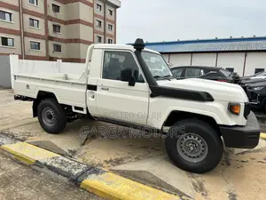 New Toyota Hilux 2025 White