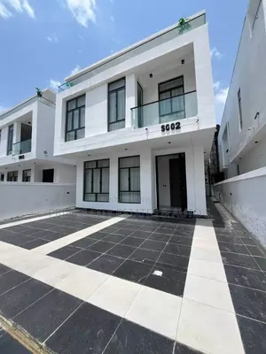 Furnished 5bdrm Duplex in Chevron for sale