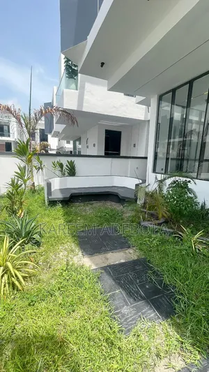 Furnished 5bdrm Duplex in Chevron for sale
