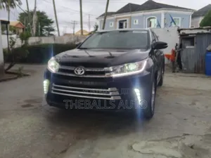 Toyota Highlander XLE 4x4 V6 (3.5L 6cyl 8A) 2017 Black
