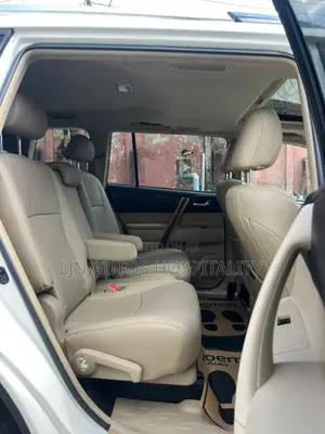 Toyota Highlander Limited 3.5l 4WD 2013 White