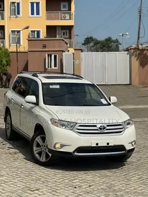 Toyota Highlander Limited 3.5l 4WD 2013 White