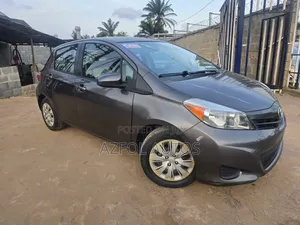 Toyota Yaris SE Hatchback 5dr 2013 Gray