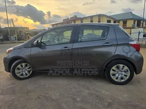 Toyota Yaris SE Hatchback 5dr 2013 Gray