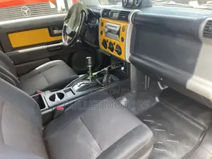 Toyota FJ Cruiser Base 4x4 2008 Yellow