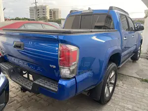 Toyota Tacoma TRD Off Road 2018 Blue