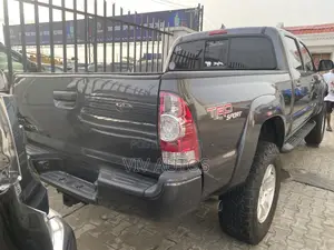 Toyota Tacoma V6 4dr Double Cab 4WD 5.0 ft. SB (4.0L 6cyl 5A) 2014 Gray