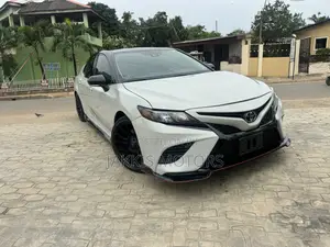Toyota Camry 2021 Silver
