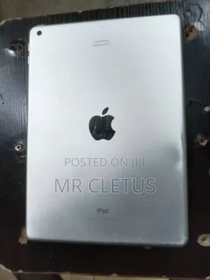 Apple iPad 5 (2022) 32 GB Silver