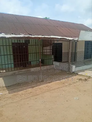10bdrm Room & Parlour in Abak Road, Uyo for sale