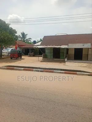 10bdrm Room & Parlour in Abak Road, Uyo for sale