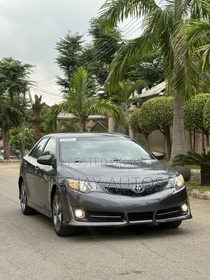 Toyota Camry SE 4dr Sedan (3.5L 6cyl 6A) 2014 Gray