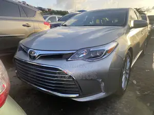 Toyota Avalon Limited 4dr Sedan (3.5L 6cyl 6A) 2015 Gold