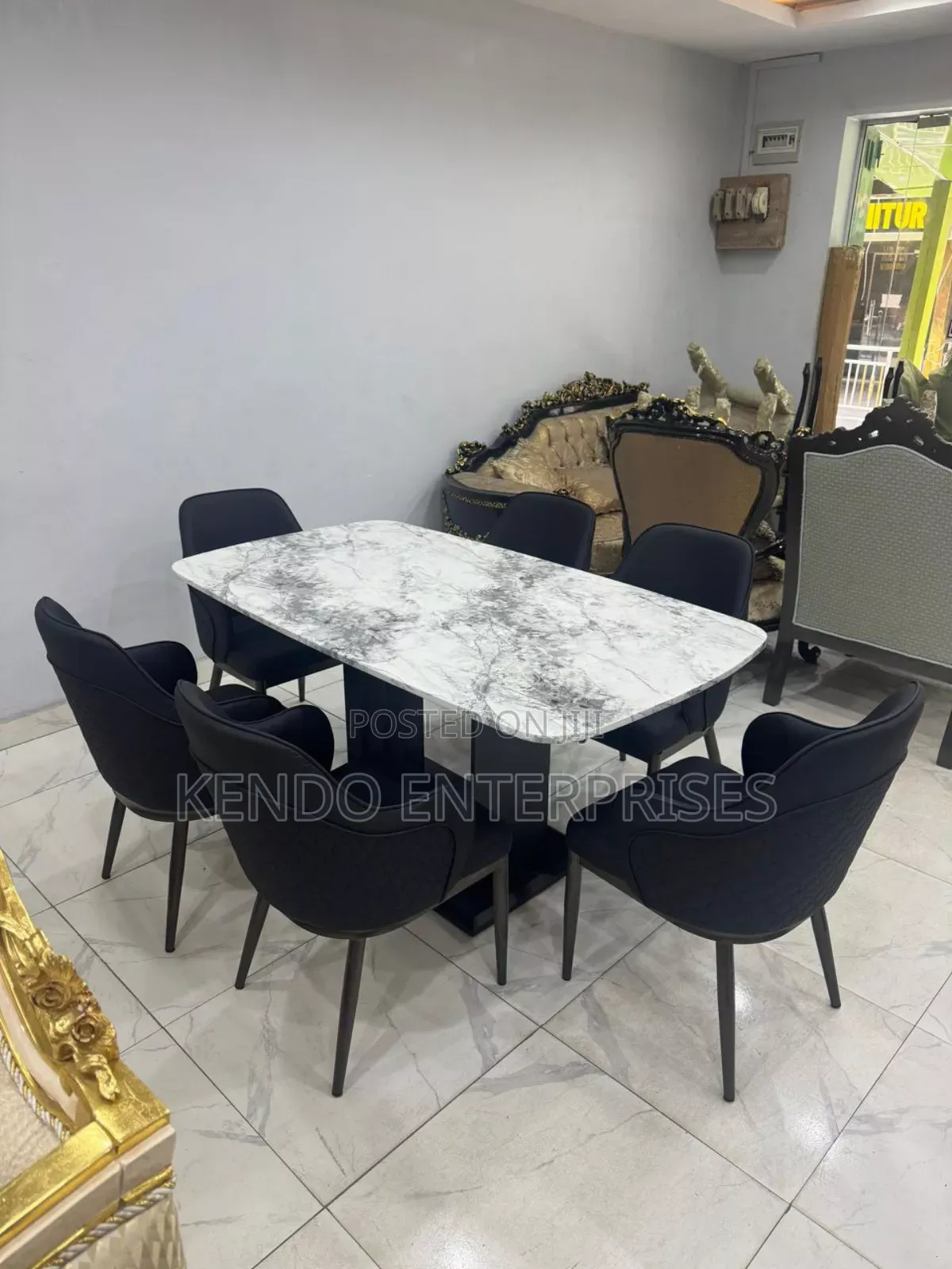Marble Dinning Table With 6 Seters