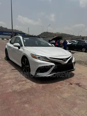 Toyota Camry XSE FWD (2.5L 4cyl 8AM) 2018 White