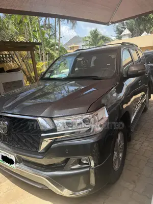 Toyota Land Cruiser 5.7 V8 2013 Gray