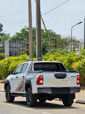 New Toyota Hilux 2025 White
