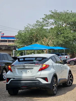 Toyota C-HR XLE Prermium FWD (2.0L 4cyl 2AM) 2018 White