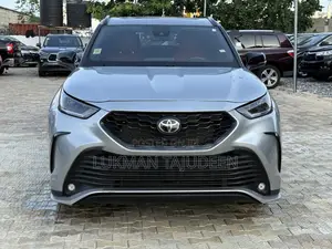 Toyota Highlander XSE 2022 Silver