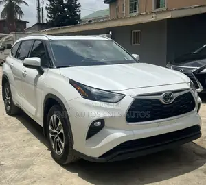 Toyota Highlander XLE 2022 White