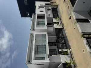 5bdrm Duplex in Chevron Drive, Lekki Phase 2 for sale