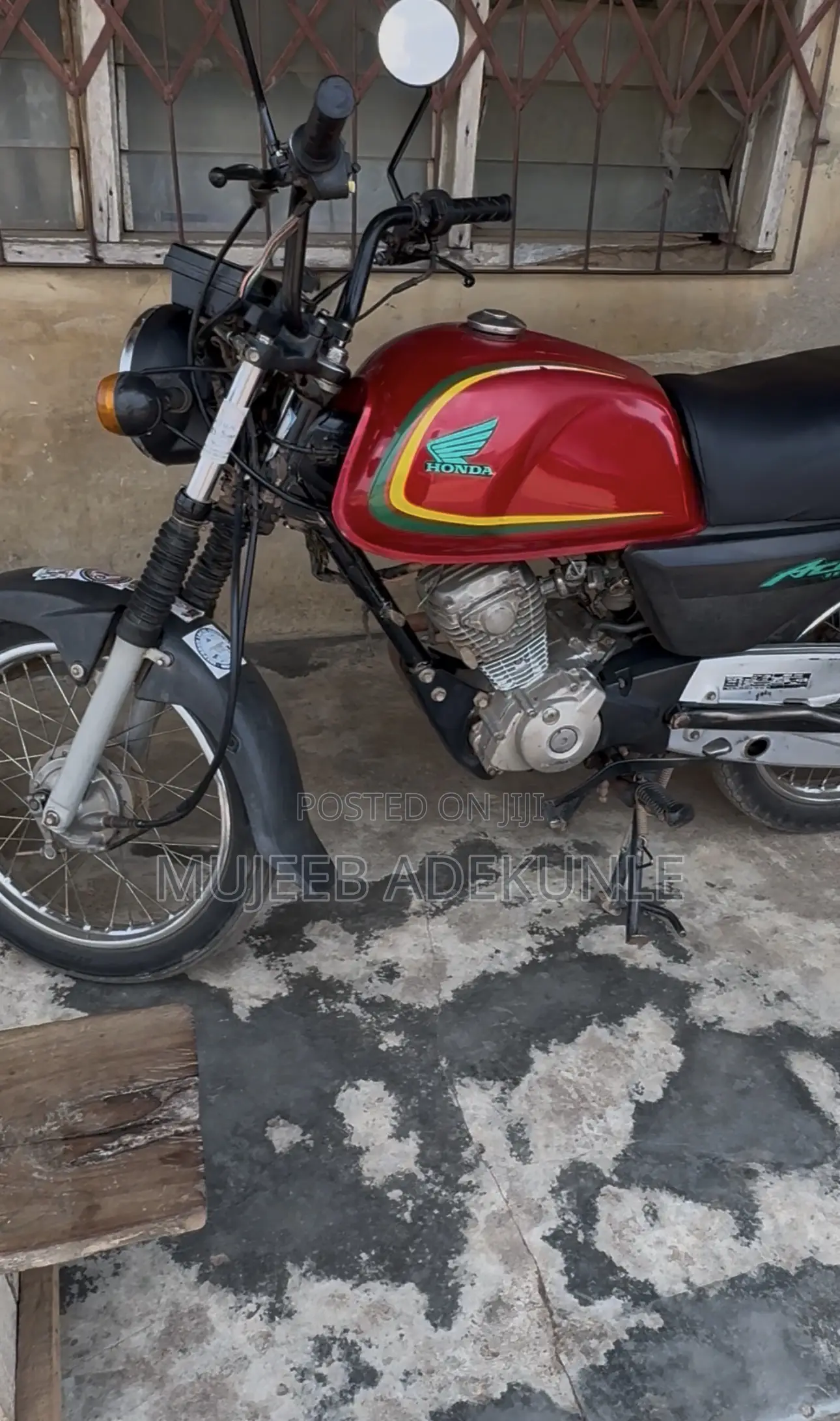 Honda CB 2023 Red