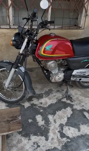 Honda CB 2023 Red