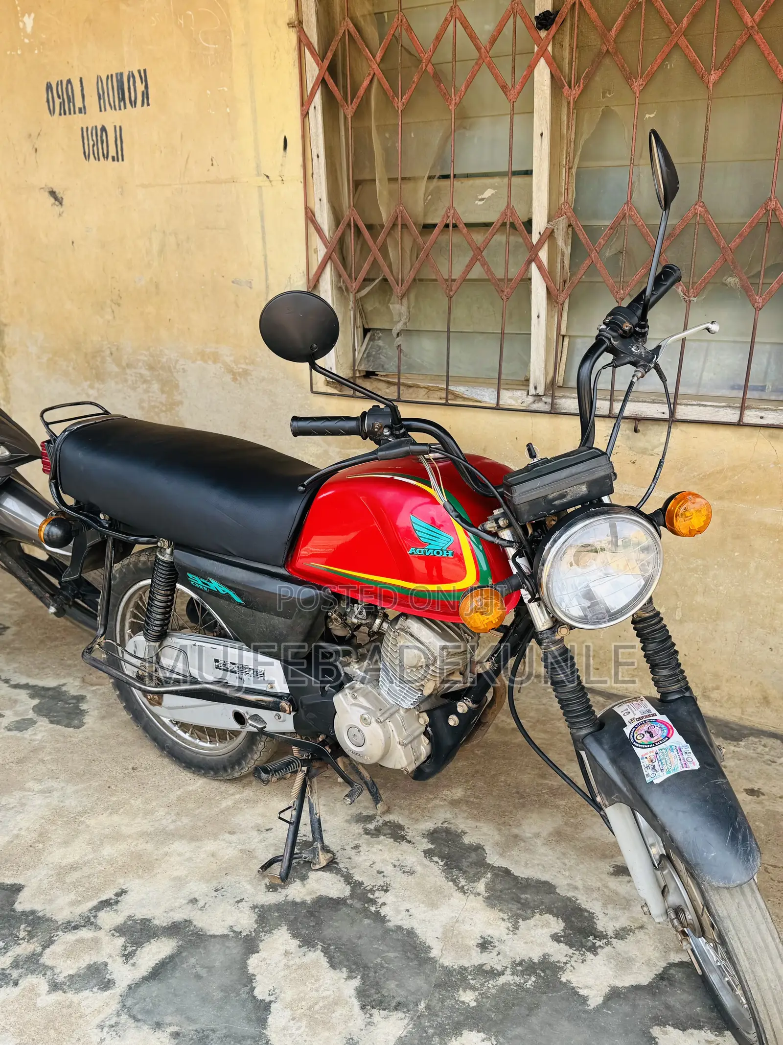 Honda CB 2023 Red