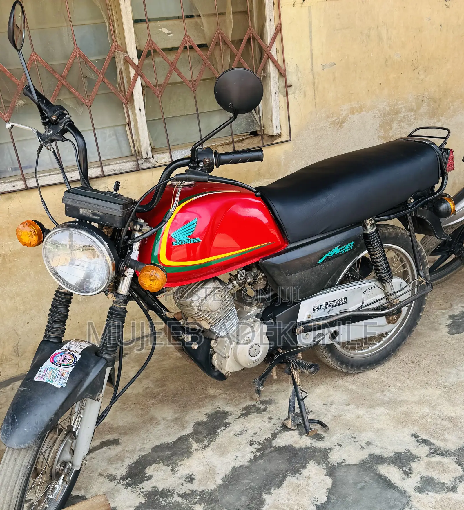 Honda CB 2023 Red